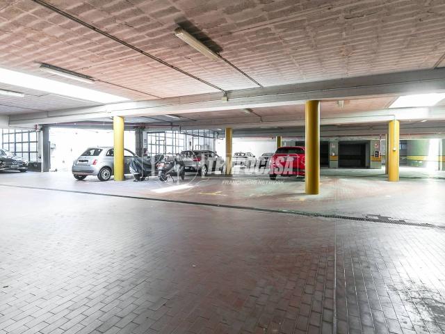 Box in affitto a Municipio 9, Milano