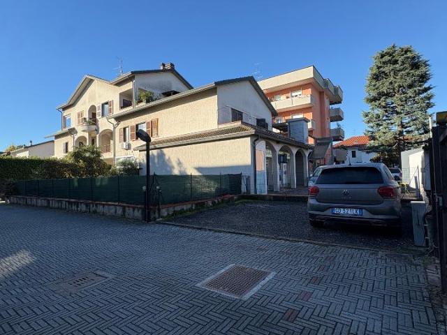 Box in vendita a Lainate, Lombardia