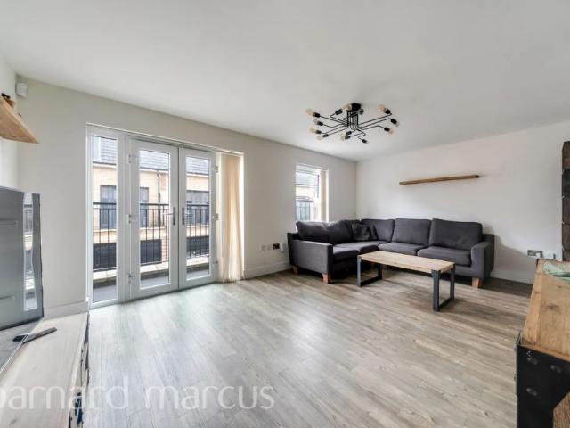 Townhouse for rent in Hackbridge, Greater London