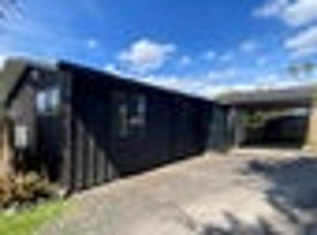 Townhouse for rent in Paremoremo, Oroua County