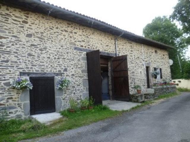Maison vente à Confolens, Cherves-châtelars