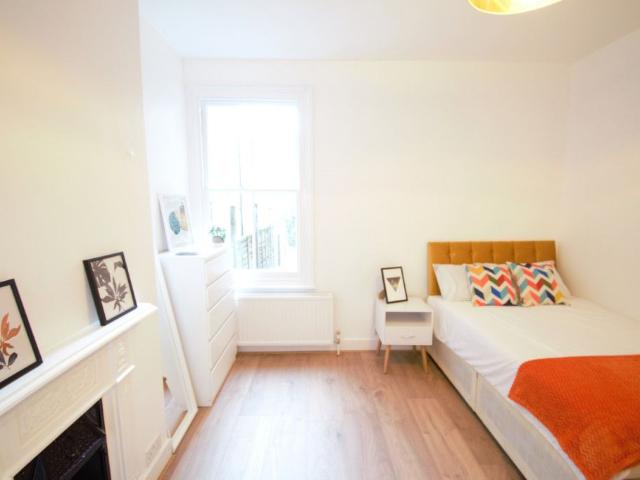 Room for rent in London Borough of Hammersmith and Fulham, Greater London