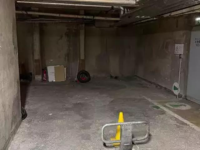 Garage vente à Paris, Île-de-France