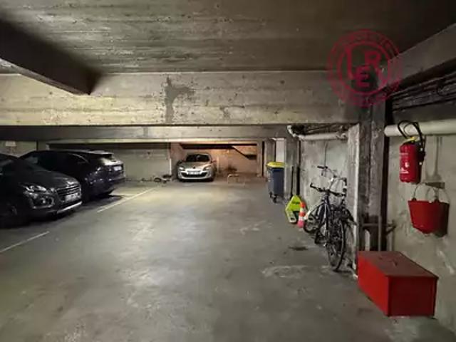 Garage vente à Paris, Île-de-France