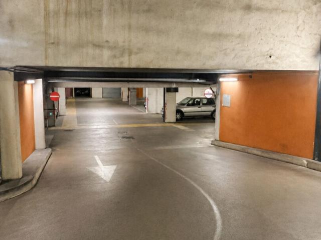 Garage vente à Paris, Île-de-France