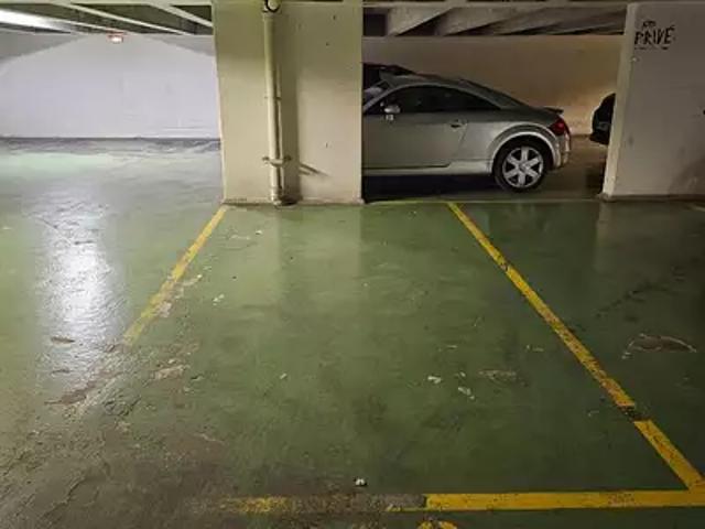 Garage vente à Paris, Île-de-France