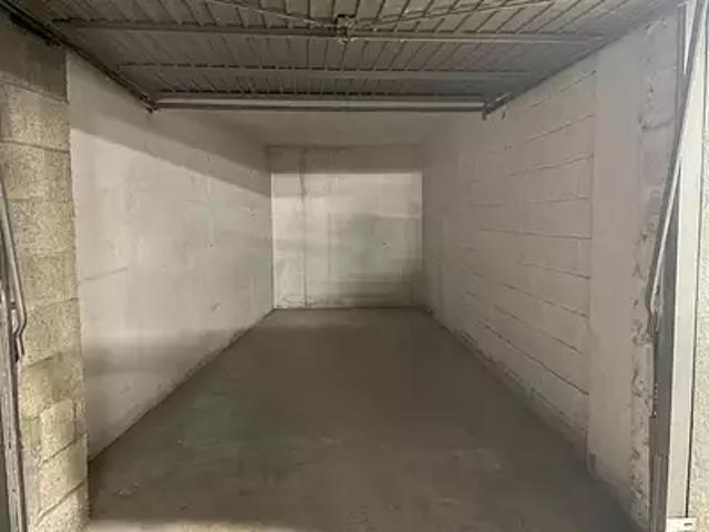 Garage vente à Paris, Île-de-France
