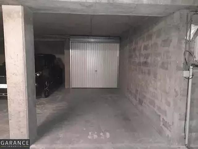 Garage vente à Paris, Île-de-France