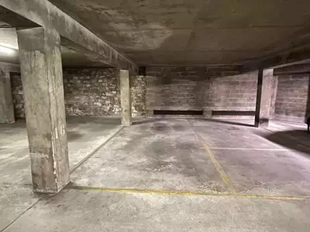 Garage vente à Paris, Île-de-France