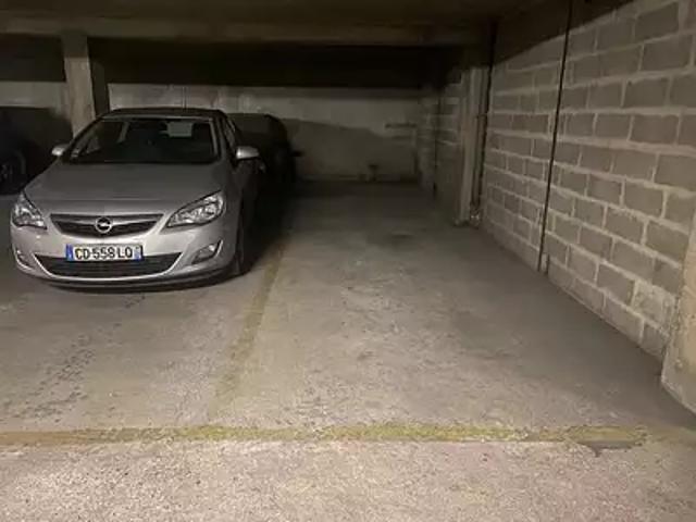 Garage vente à Paris, Île-de-France