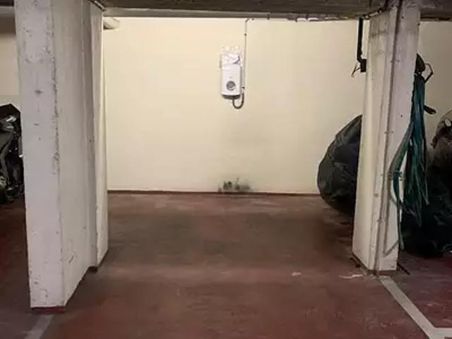 Garage vente à Paris, Île-de-France