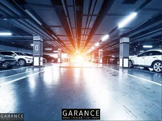 Garage vente à Paris, Île-de-France