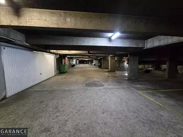 Garage vente à Paris, Île-de-France