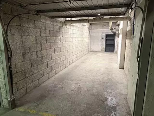 Garage vente à Paris, Île-de-France