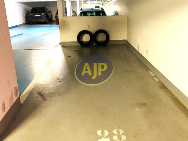 Garage vente à Paris, Île-de-France