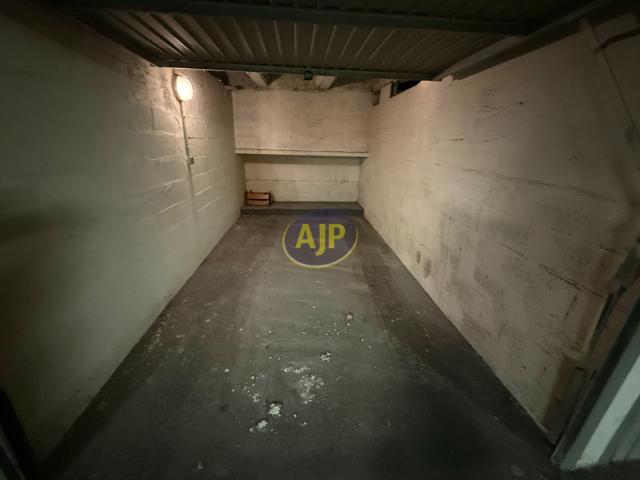 Garage vente à Paris, Île-de-France