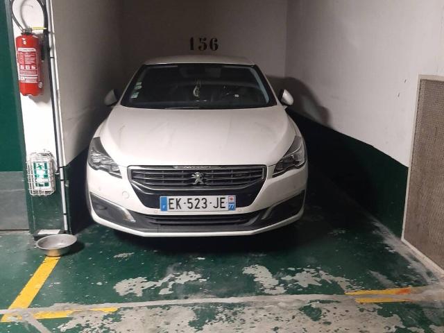Garage vente à Paris, Quartier Saint-Lambert