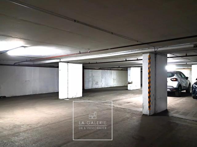 Garage vente à Paris, Île-de-France