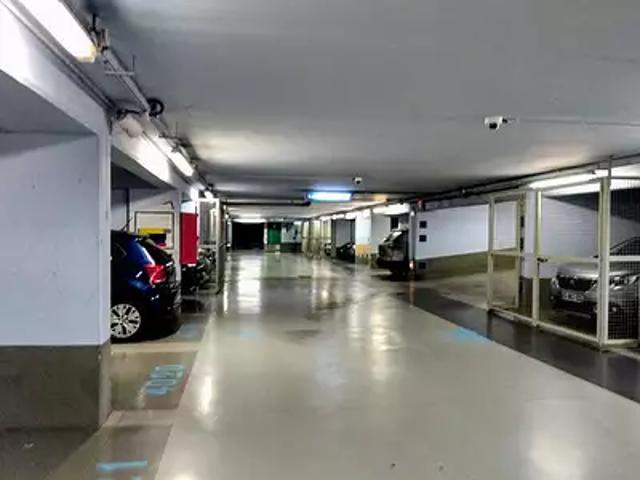 Garage vente à Paris, Île-de-France