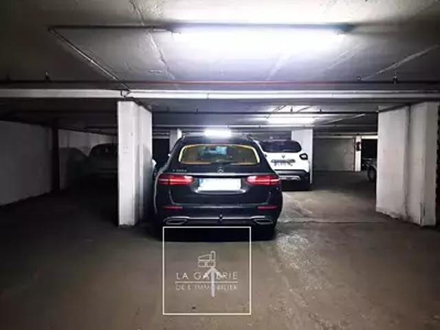 Garage vente à Paris, Île-de-France