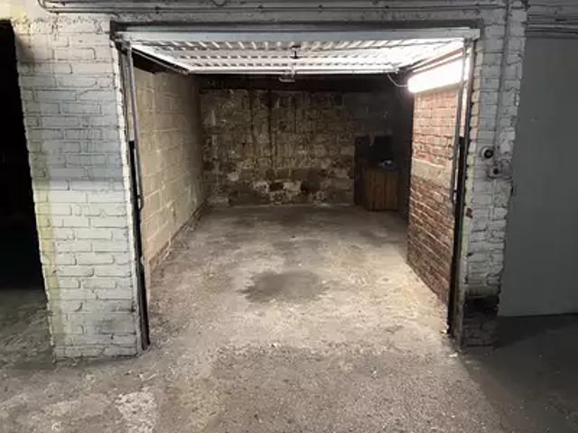 Garage vente à Paris 16e Arrondissement, Paris