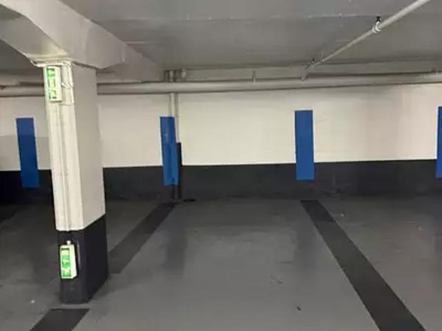 Garage vente à Paris, Île-de-France