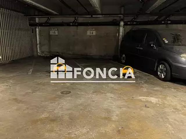 Garage vente à Paris, Île-de-France