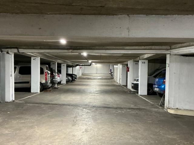 Garage vente à Paris, Île-de-France
