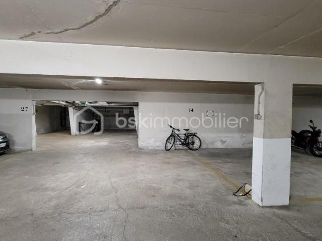Garage vente à Paris, Île-de-France
