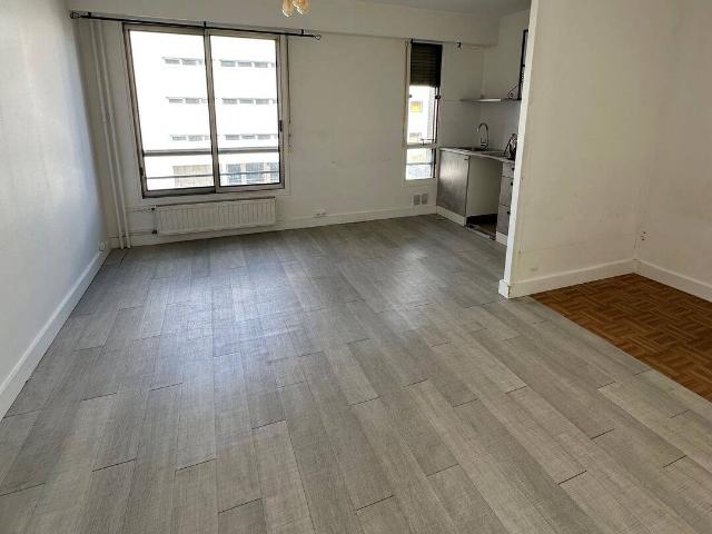 Studio location à Paris 19e Arrondissement, Paris