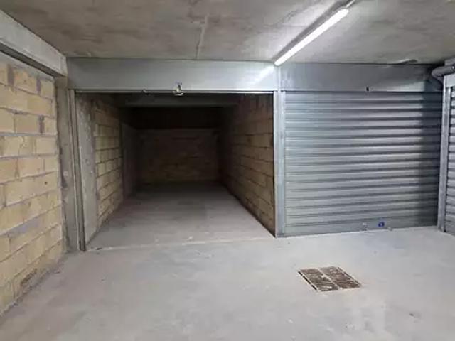 Garage vente à Paris, Île-de-France