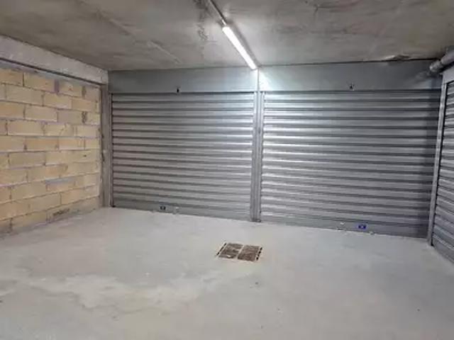 Garage vente à Paris, Île-de-France