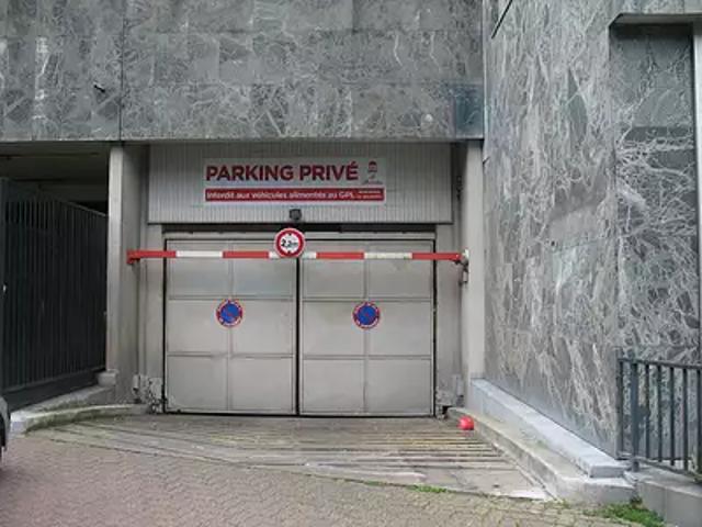 Garage vente à Paris, Île-de-France