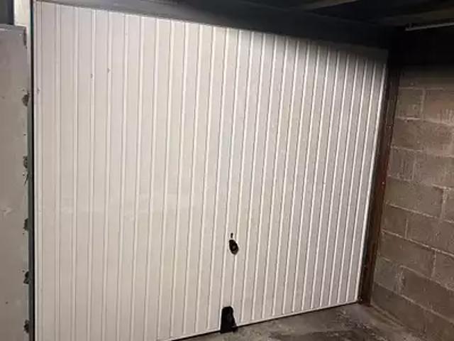 Garage vente à Paris, Île-de-France