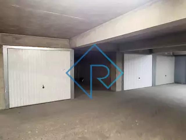 Garage vente à Paris, Île-de-France