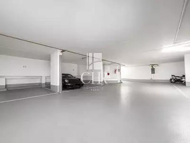 Garage vente à Paris 4e Arrondissement, Paris