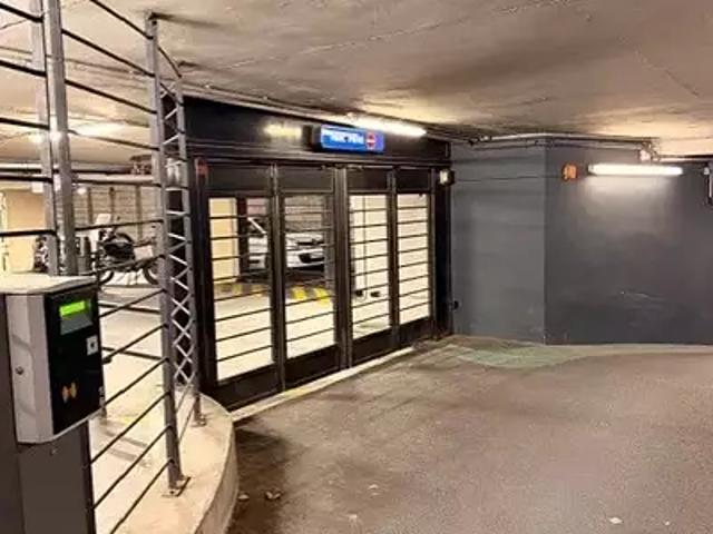 Garage vente à Paris, Île-de-France