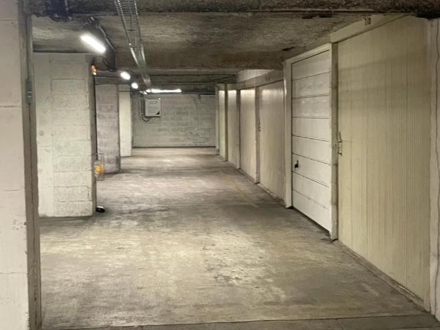 Garage vente à Paris 7e Arrondissement, Paris