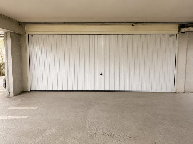 Garage vente à Paris, Île-de-France
