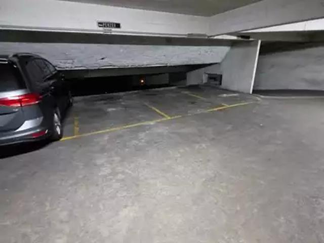 Garage vente à Paris, Île-de-France