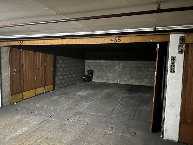 Garage vente à Paris, Île-de-France