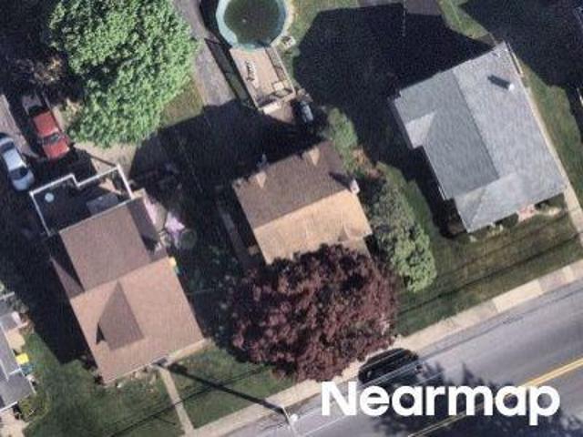 House for sale in Easton
