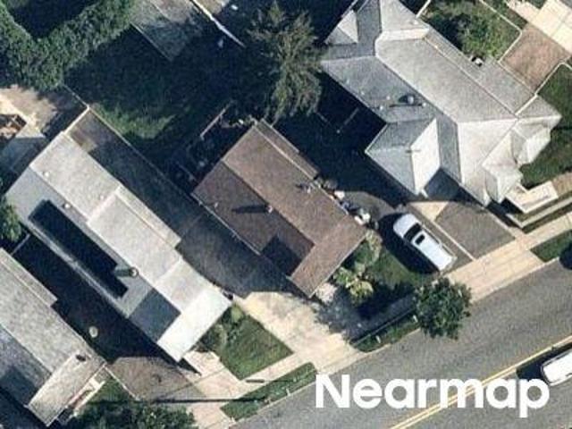 House for sale in Lyndhurst, New Jersey