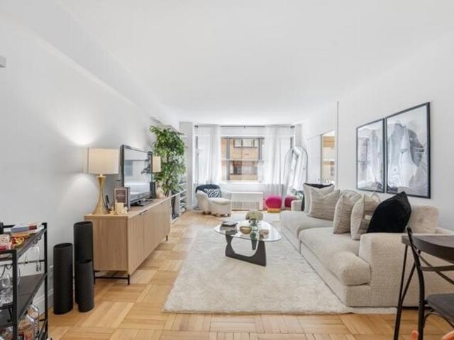 Condo for sale in Arverne, New York