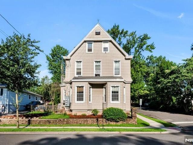 House for sale in River Edge, New Jersey