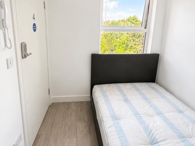 Room for rent in Pooley Green, Row Town