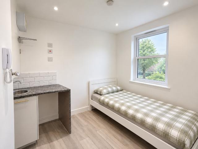 Room for rent in Thorpe Lea, Runnymede