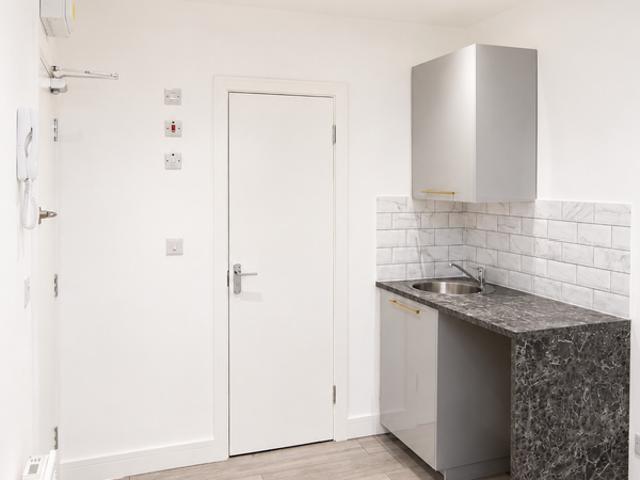 Room for rent in Pooley Green, Row Town