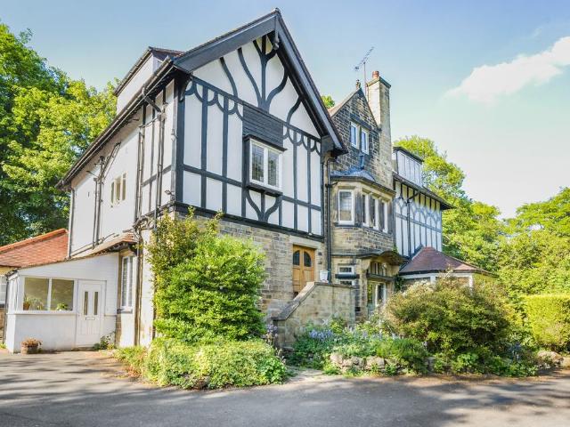 Apartment for rent in Oakwood, West Yorkshire