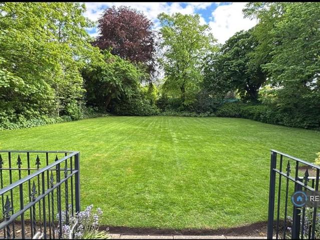 Apartment for rent in Calderstones